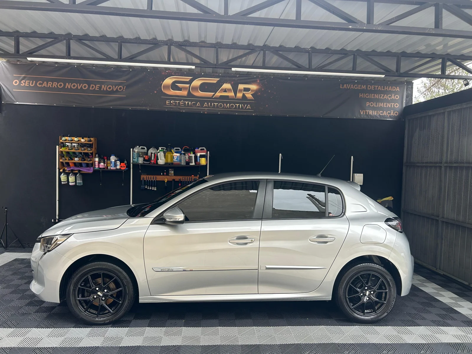 Peugeot apresentado no ambiente real da GCAR
